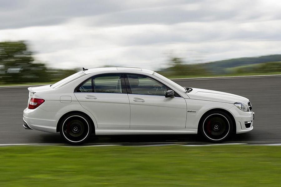  Mercedes-Benz C63 AMG 2012 года  (фото 32 из 40)